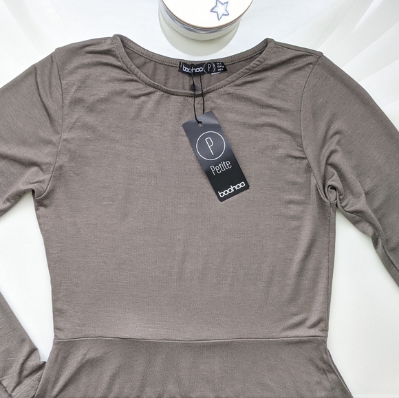 Donating Soon!! Boohoo Petite Harriet Basic LS Skater Dress - Picture 9 of 12